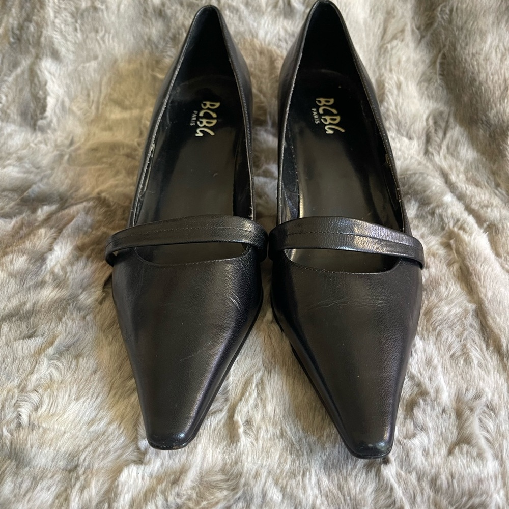VNTG BCBG kitten heels